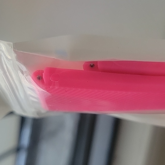 Brand new hot pink silicone 22mm watch band - Picture 2 of 2